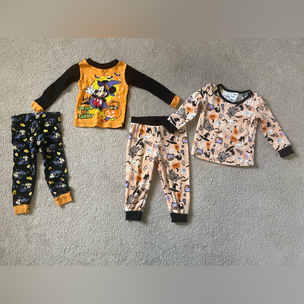 24 month 2T Mickey Mouse Glow in the Dark Halloween Pajama Set and Fleece Set